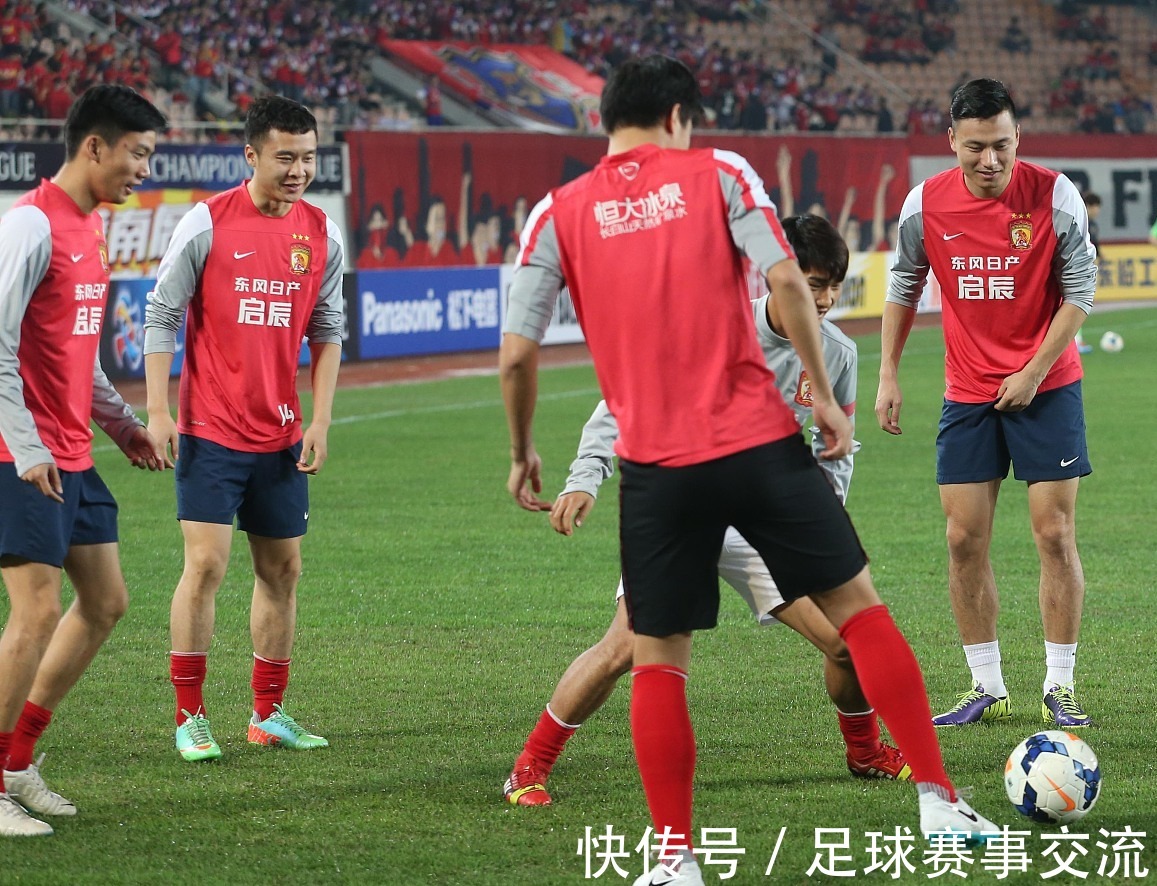 图片报：拜仁正在考察桑托斯19岁的巴西左后卫索萨