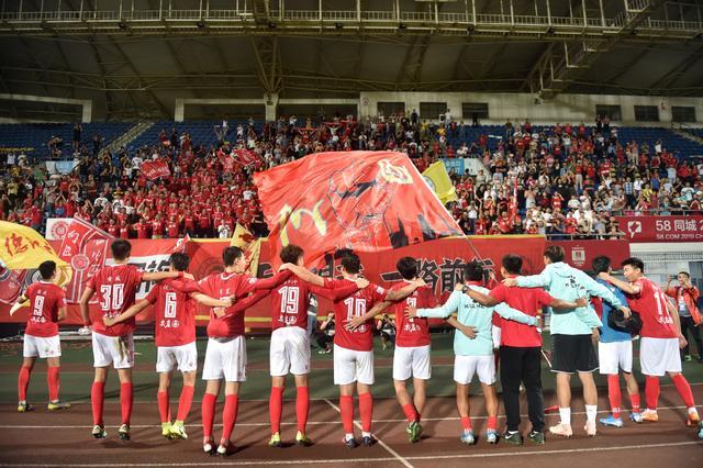 国际米兰冬窗无动作，奥西利奥坚持不引援，三大暗流潜藏涌动？（国米冬窗按兵不动：奥西利奥拒引援，三股暗潮涌动？）