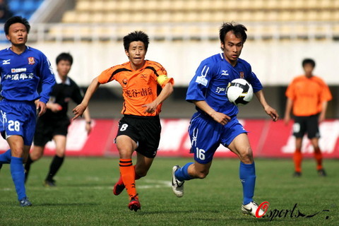 英媒：热刺有意罗德里戈和伊尔迪兹，范德芬是皇马引援目标（英媒：热刺追罗德里戈、伊尔迪兹，皇马将范德芬列为引援对象）