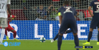 西蒙斯：在巴黎时，内马尔一直照顾我；英超就是世界第一联赛（西蒙斯称在巴黎受内马尔照顾，直言英超是世界第一联赛）