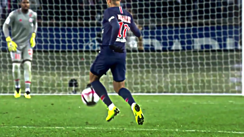 传闻：曼联和米兰球探现场考察18岁雷恩高中锋梅特（曝曼联与米兰派球探现场考察雷恩18岁中锋梅特）