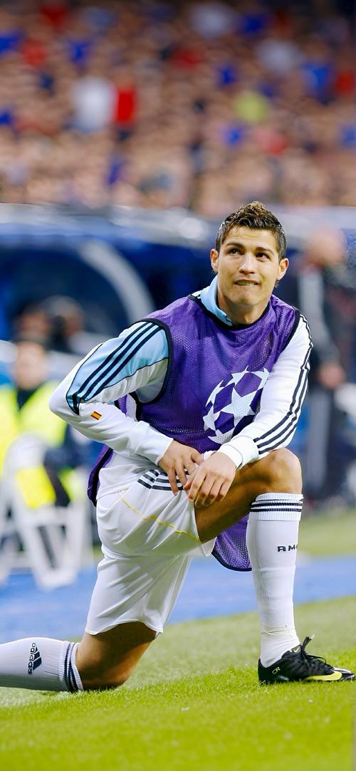 弗洛伦蒂诺指责特瓦斯加入足协董事会，但其本人亦曾加入数年（弗洛伦蒂诺批评特瓦斯加入足协董事会，自己也曾任职多年）