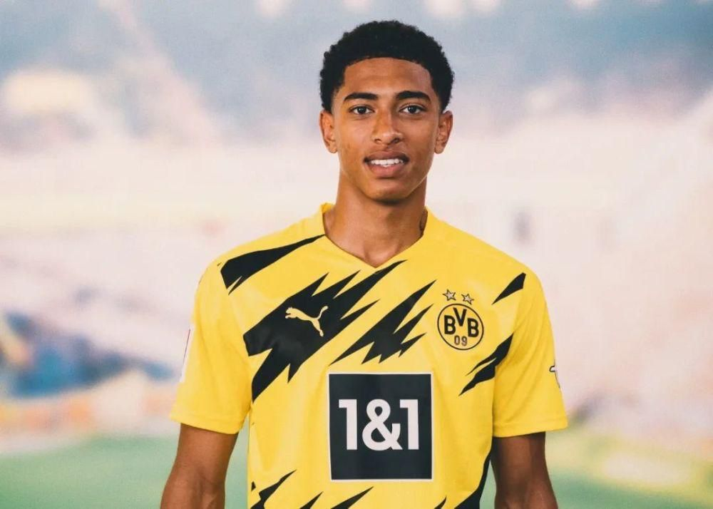 足球世界杯新增三座临时球场，应对球迷增长（为应对球迷激增，足球世界杯将增设三座临时球场）