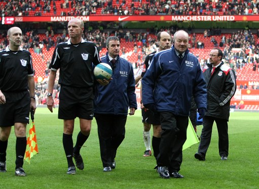 足坛的特殊玄学，赛前摸奖杯的后果有多严重？（足坛神秘禁忌：赛前触碰奖杯要付出多大代价？）
