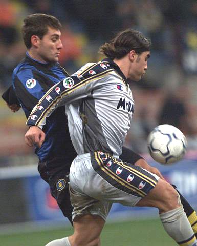 记者：米兰可能尝试冬窗送走圣地亚哥，然后再签更高效的前锋（记者称：米兰冬窗或放走圣地亚哥，转而引进效率更高的射手）